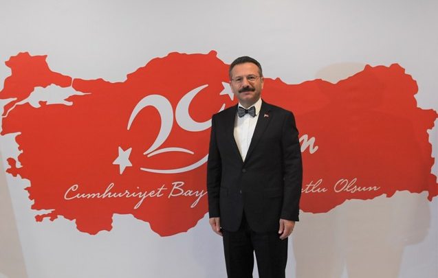 Aksoy, Cumhuriyet Bayramı’nı kutladı