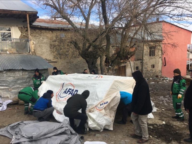 Büyükşehir’in deprem ekibi Elazığ’da