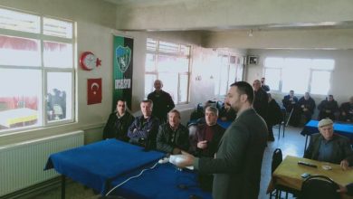 Çiftçilere buzağı bakımı anlatıldı