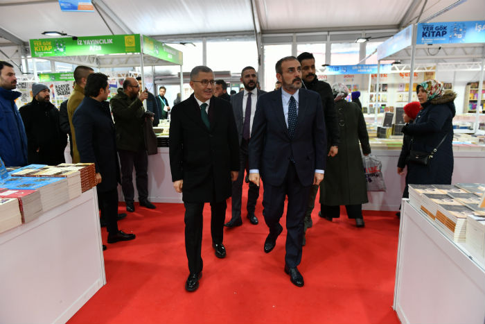 ÜSKÜDAR’DA YER GÖK KİTAP OLDU