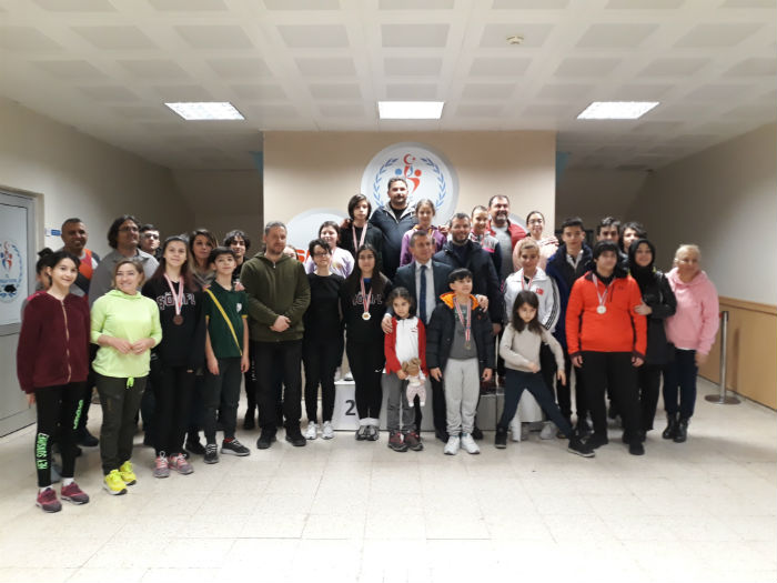 Eskrimciler, kıyasıya yarıştı