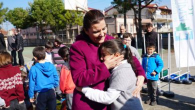 Başkandan Akmeşeli çocuklara spor malzemesi