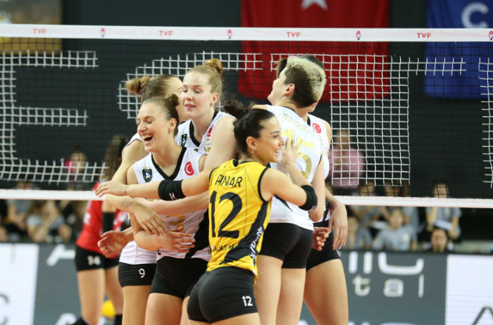 Lider VakıfBank seriyi 10 maça çıkardı