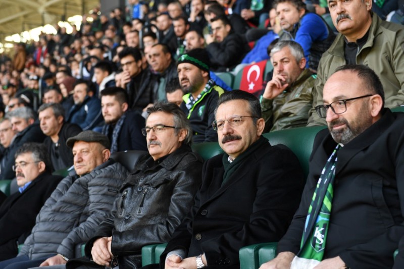 Vali Aksoy maçları kaçırmıyor