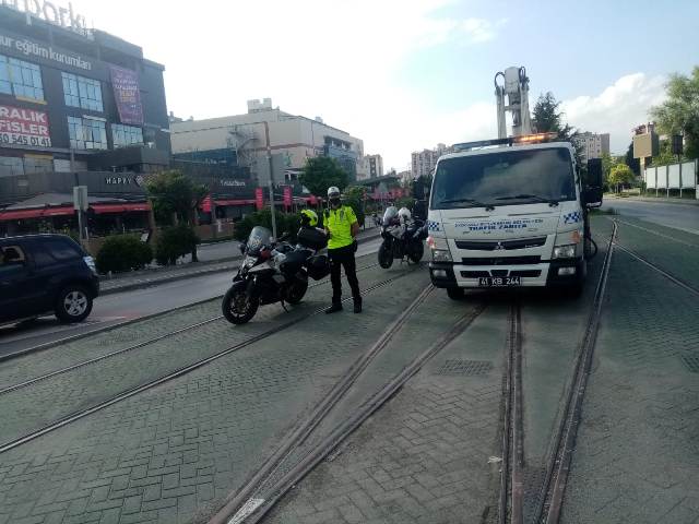 Büyükşehir Zabıtası, YKS öncesi öğrencilerin yardımına koştu