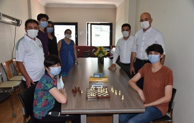 İzmit Beleyesi Online Satranç Turnuvası’nın kazananları belli oldu