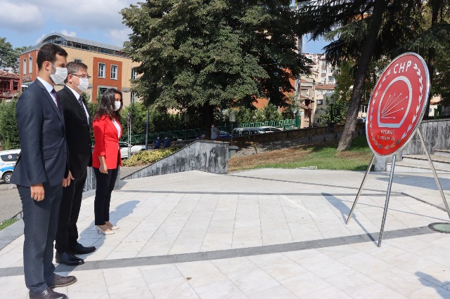 CHP Kocaeli, CHP’nin 97. Yaşını Ata’nın huzurunda kutladı