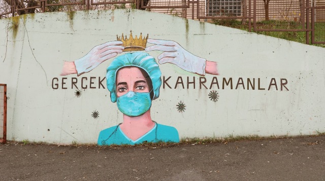 “Gerçek Kahraman” sağlık çalışanları için İzmit’te özel dokunuşlar
