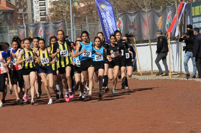 İzmit Belediyespor, atletizmde hedef büyüttü