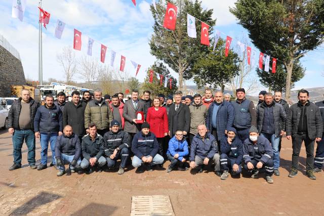 Başkandan kar timlerine yemek