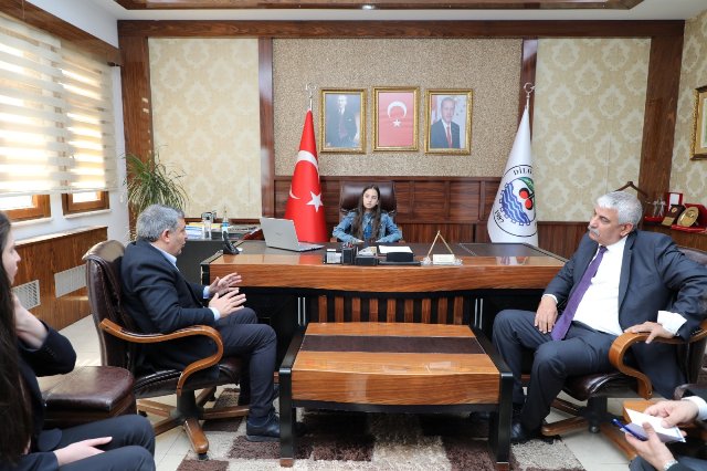 Başkan Şayir, koltuğunu Derin'e bıraktı