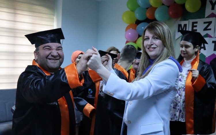 YADEV’de mezuniyet sevinci
