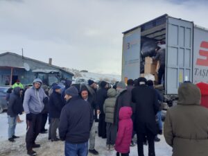 İzmit Belediyesi tırları deprem bölgesine ulaştı 