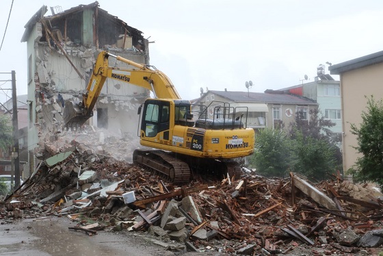 Paşa’daki yılların sorununu çözecek yıkım işlemlerinde son 3 bina 