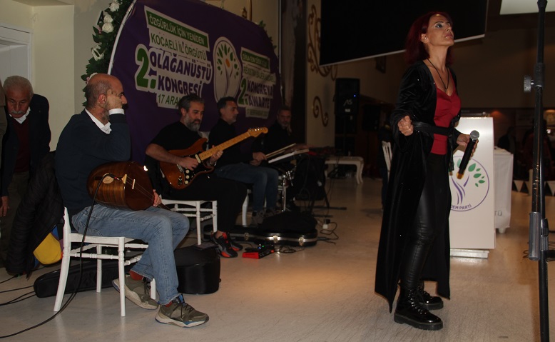 Kongreye renk kattılar