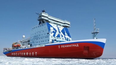 Rusya, Leningrad Buzkıranı’nı suya indirdi 