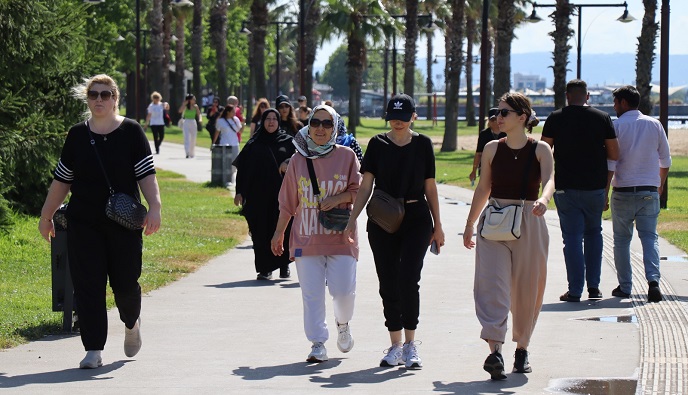 Sağlıklı Yaşam Yürüyüşlerine kadınlardan yoğun ilgi