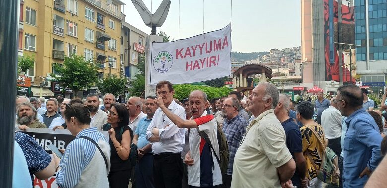 "Kayyum gider, bizler kalıcıyız"