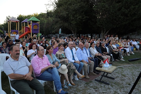 İzmit Yaz Akşamları Sezen Aksu şarkılarıyla renklendi