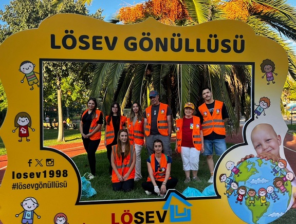 LÖSEV'den çöp toplama etkinliği