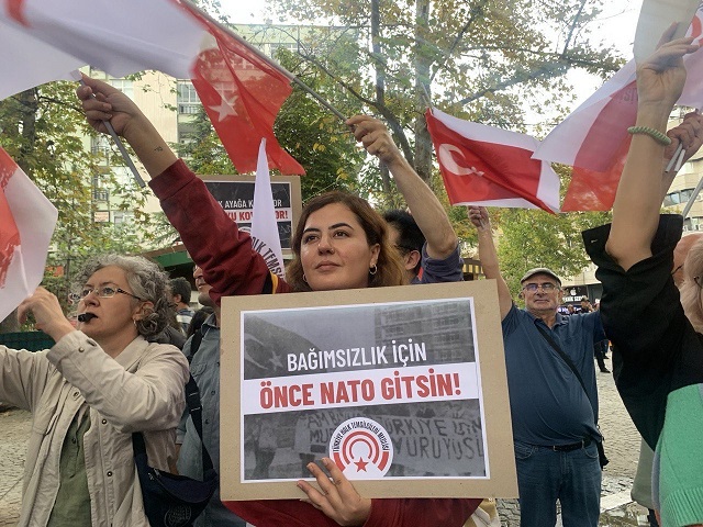 Ankara sokaklarında "Katil NATO" sesleri