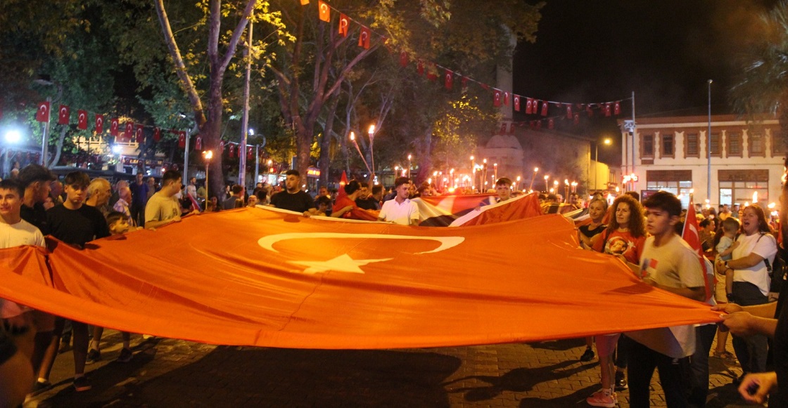 Coşkulu kortej