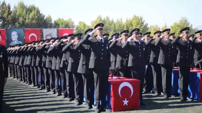 "Astsubayların sesini duyan var mı?