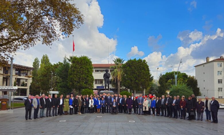 Gölcüklü muhtarlar günlerini kutladı