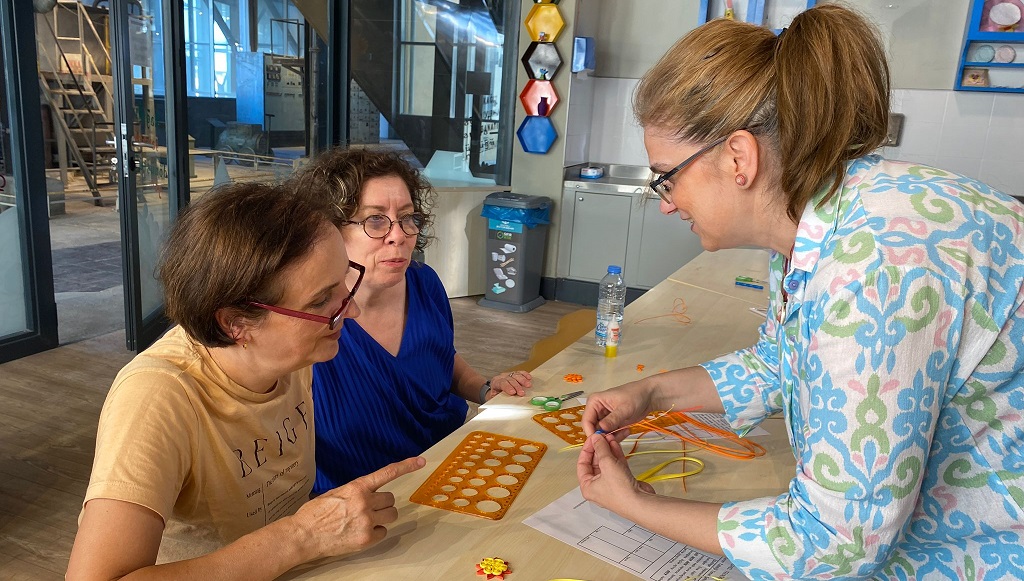 Quilling kâğıtları sanata dönüştü